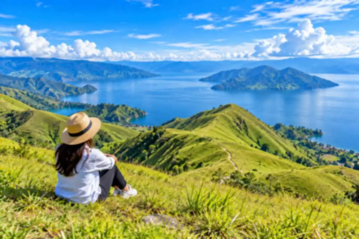 Bukit Holbung Samosir, Bukit Hijau dengan Panorama Memukau Danau Toba