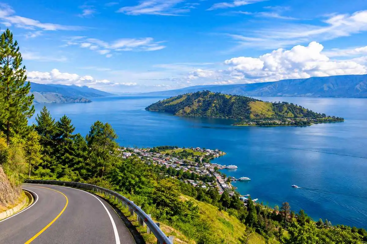 Cara ke Tasik Toba dari Medan: Laluan, Pengangkutan dan Tip Perjalanan