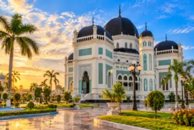 Masjid Raya Al-Mashun: Destinasi Pelancongan Religi dan Sejarah di Kota Medan